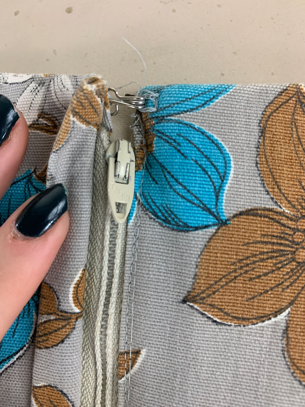 Thumbnail: Vintage Floral Short Sleeve Tie Waist Shift Dress View Twelve