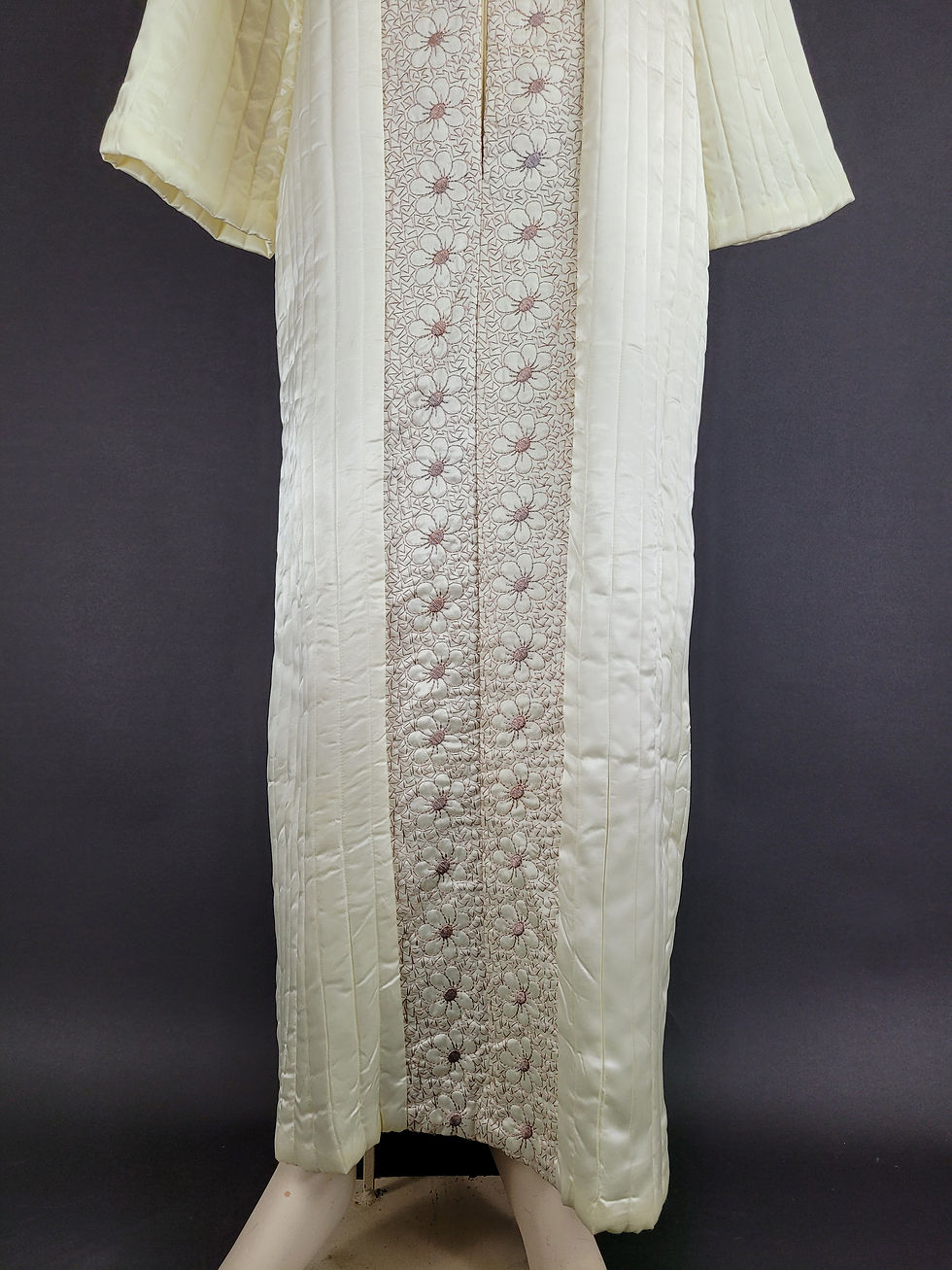 Thumbnail: Vintage Satin Champagne Embroidered Floral Quilted Robe View Eleven