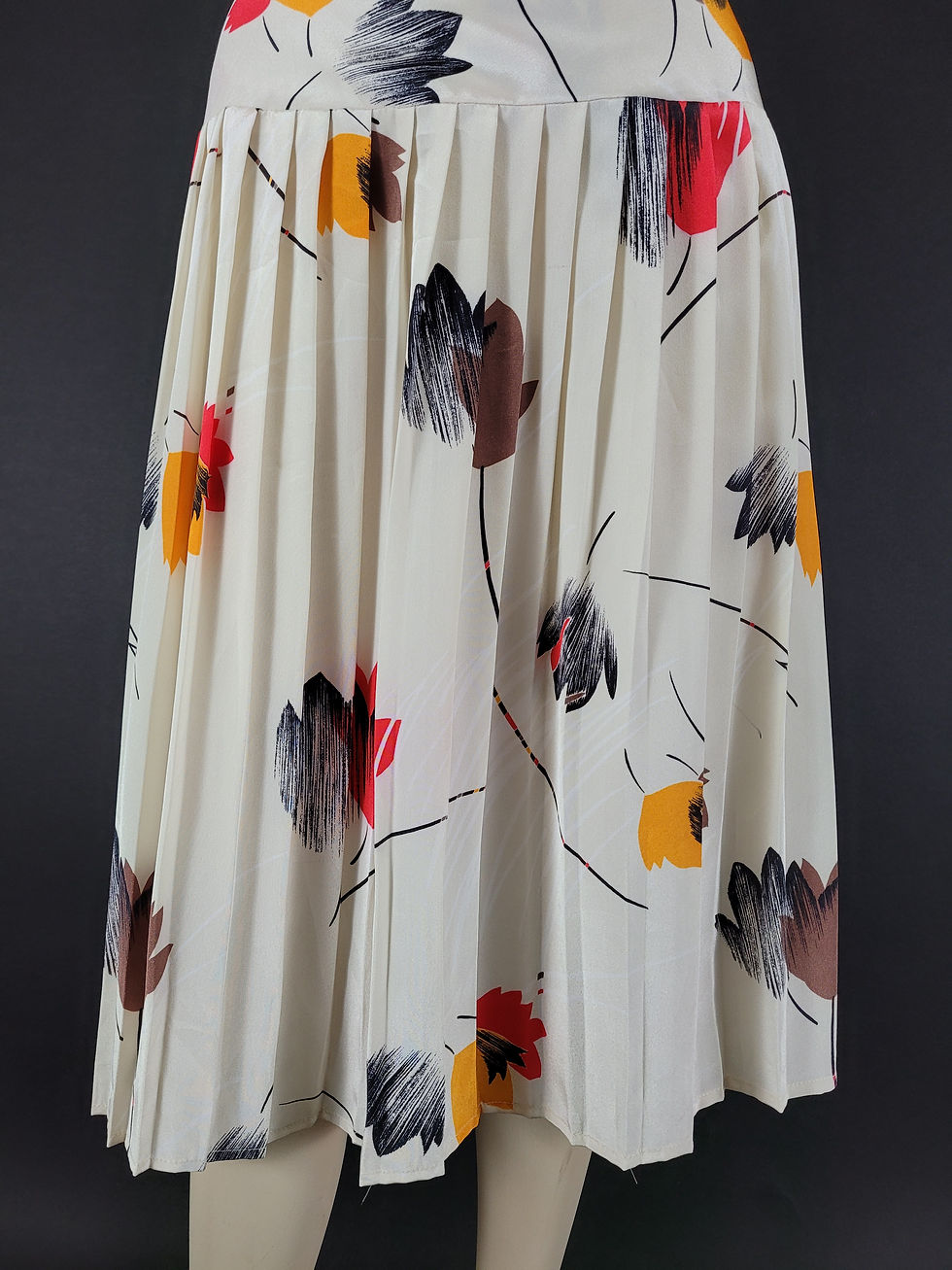 Thumbnail: Vintage Abstract Floral Pleated Silk Dress View Five