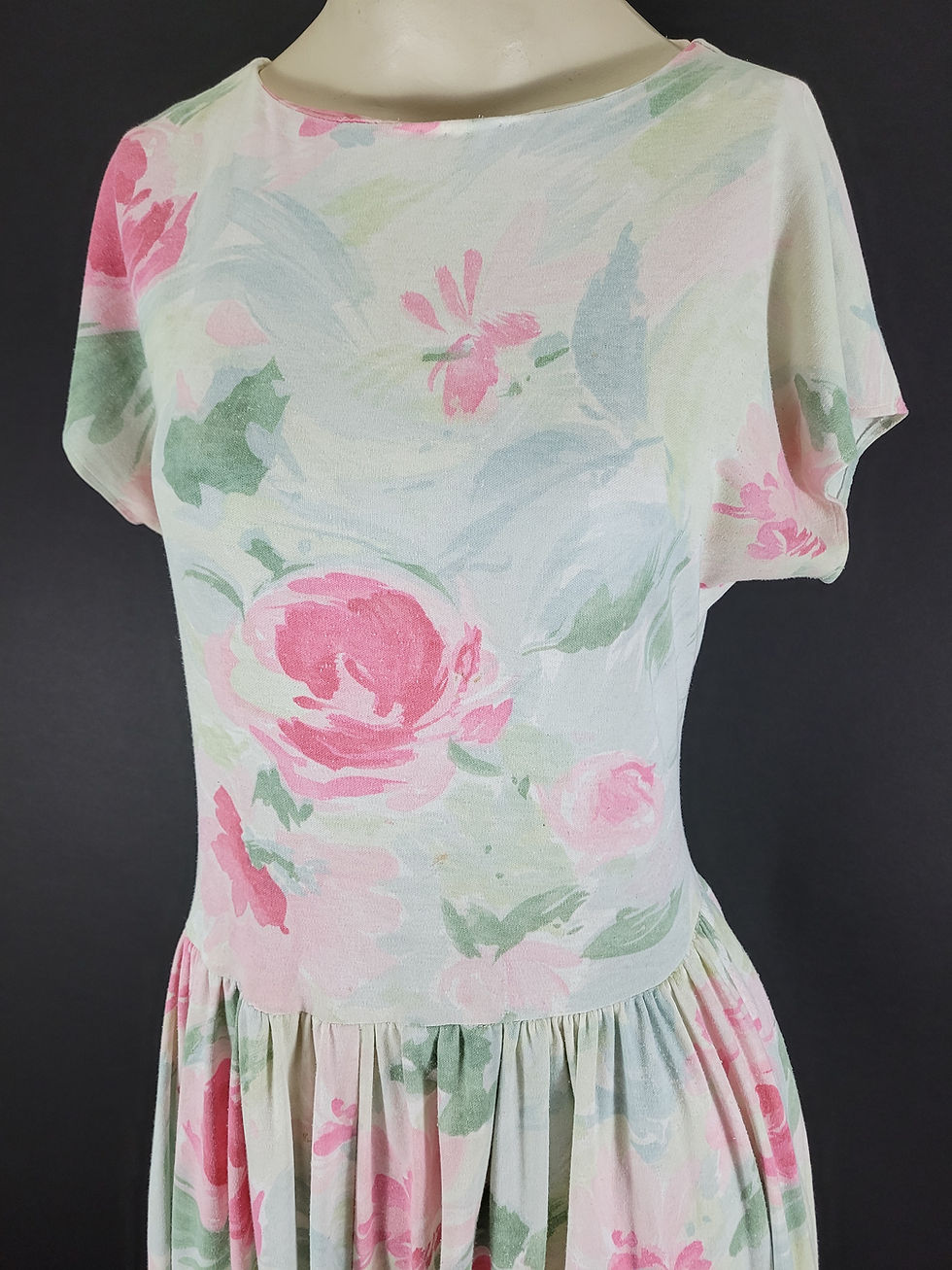 Thumbnail: Vintage Watercolor Floral Pleated Short Sleeve Day Dress View Three