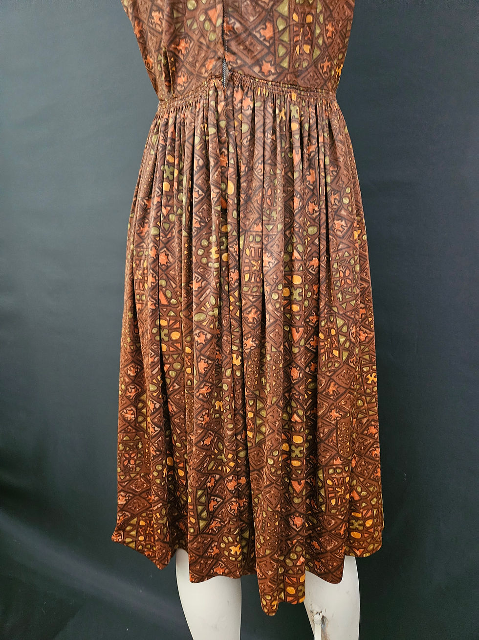 Thumbnail: Vintage Brown Geometric Nylon Jersey Pleated Dress View Fifteen