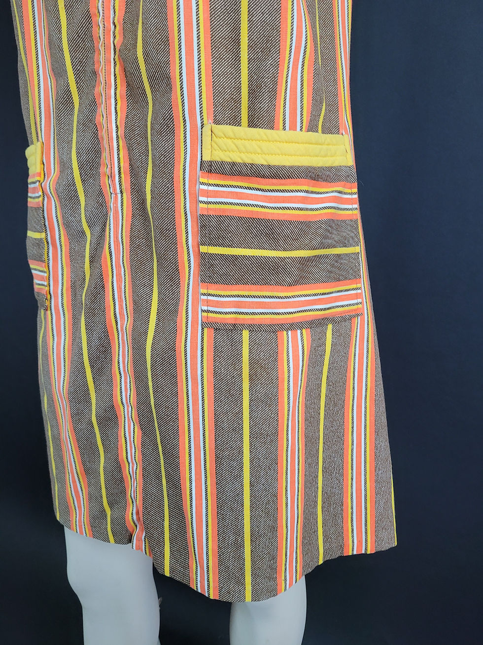 Thumbnail: Vintage Sleeveless Mod Striped Front Zip House Dress View Eight