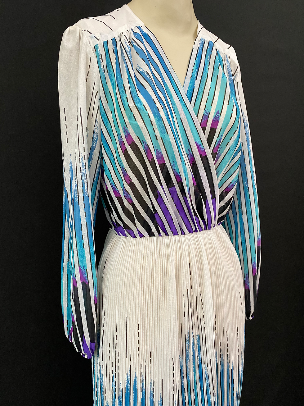 Thumbnail: Vintage Abstract Striped Long Sleeve Pleated Dress View Three