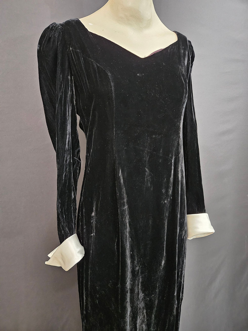 Thumbnail: Vintage Black Velvet Satin Low Back Long Sleeve Formal Evening Dress View Three