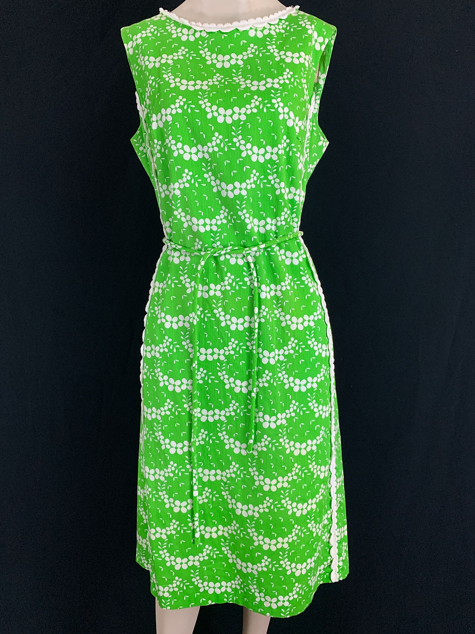 Thumbnail: Vintage Sleeveless Green With White Floral Shift Dress View Two