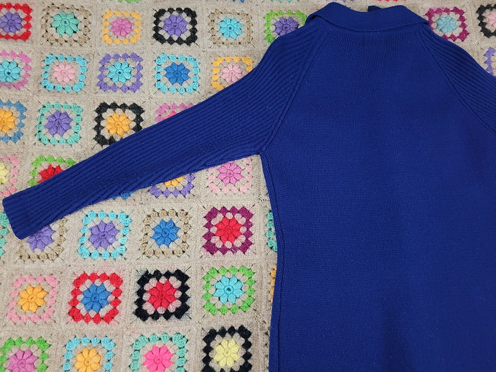 Thumbnail: Vintage Navy Blue Ribbed Heavy Knit Cardigan Sweater View Thirteen