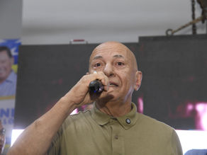 Professor Alcides evidencia legado de Marconi e reforça apoio durante grande ato político em Aparecida