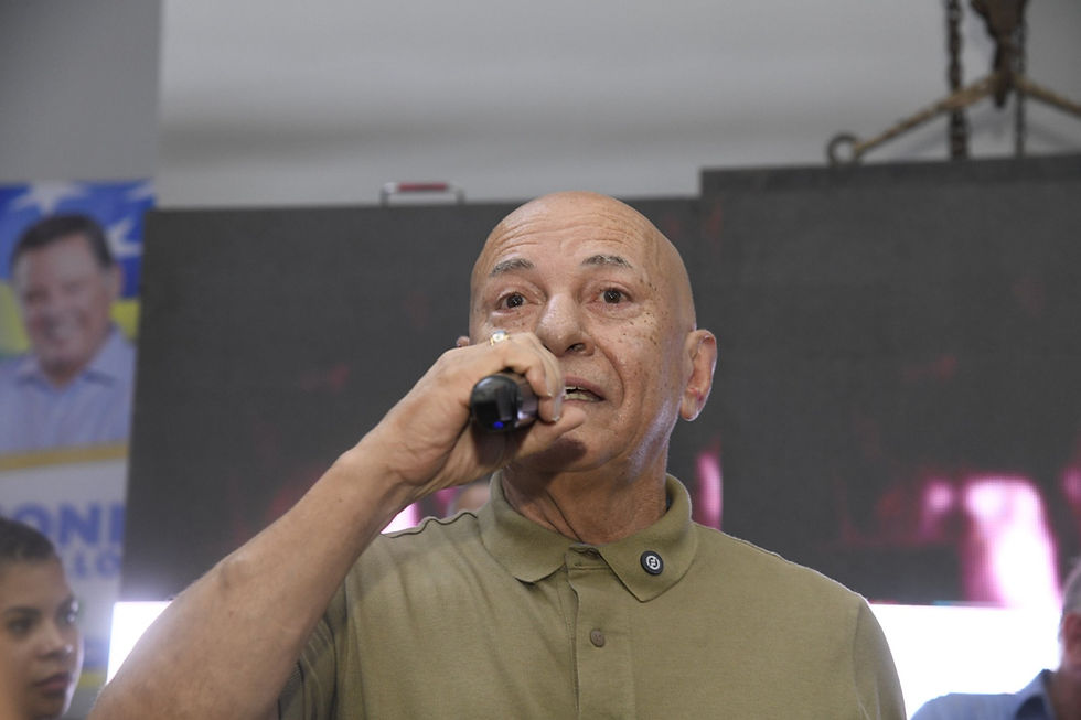 Professor Alcides evidencia legado de Marconi e reforça apoio durante grande ato político em Aparecida