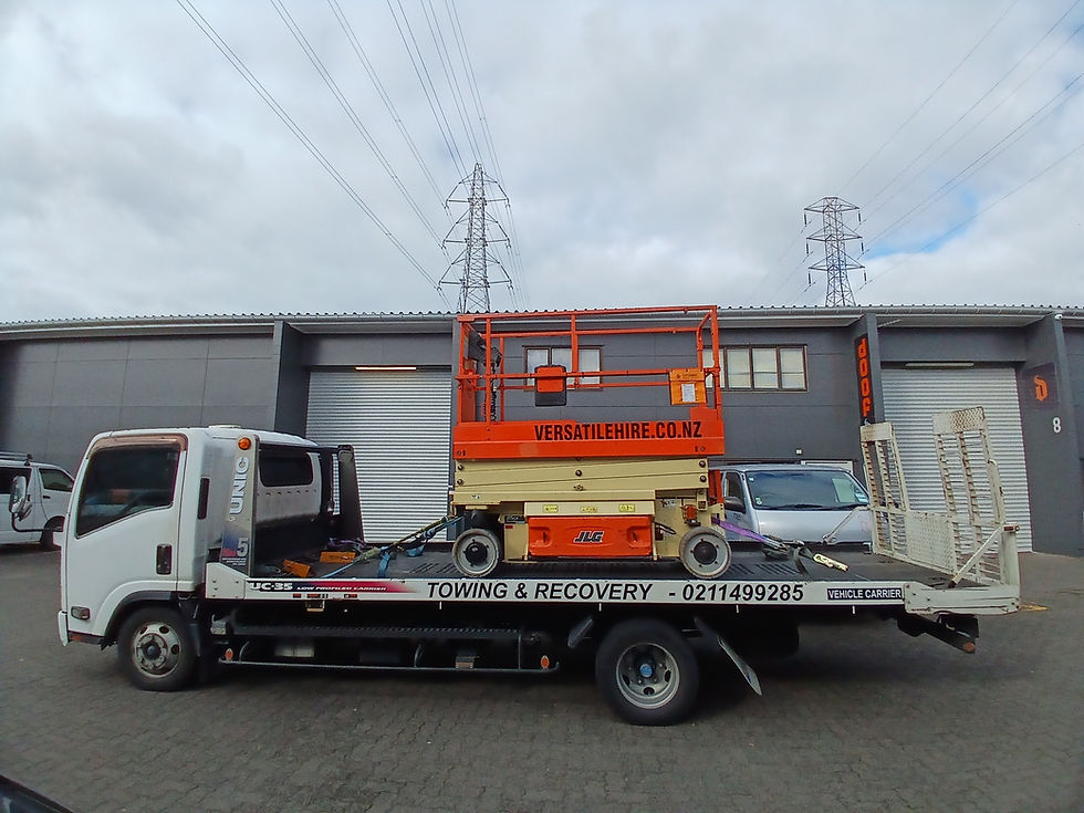 Scissor lift on tow truck