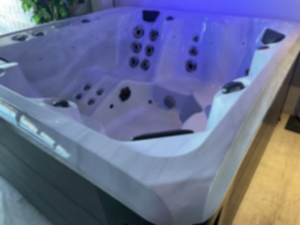 Marquis - Hollywood Elite