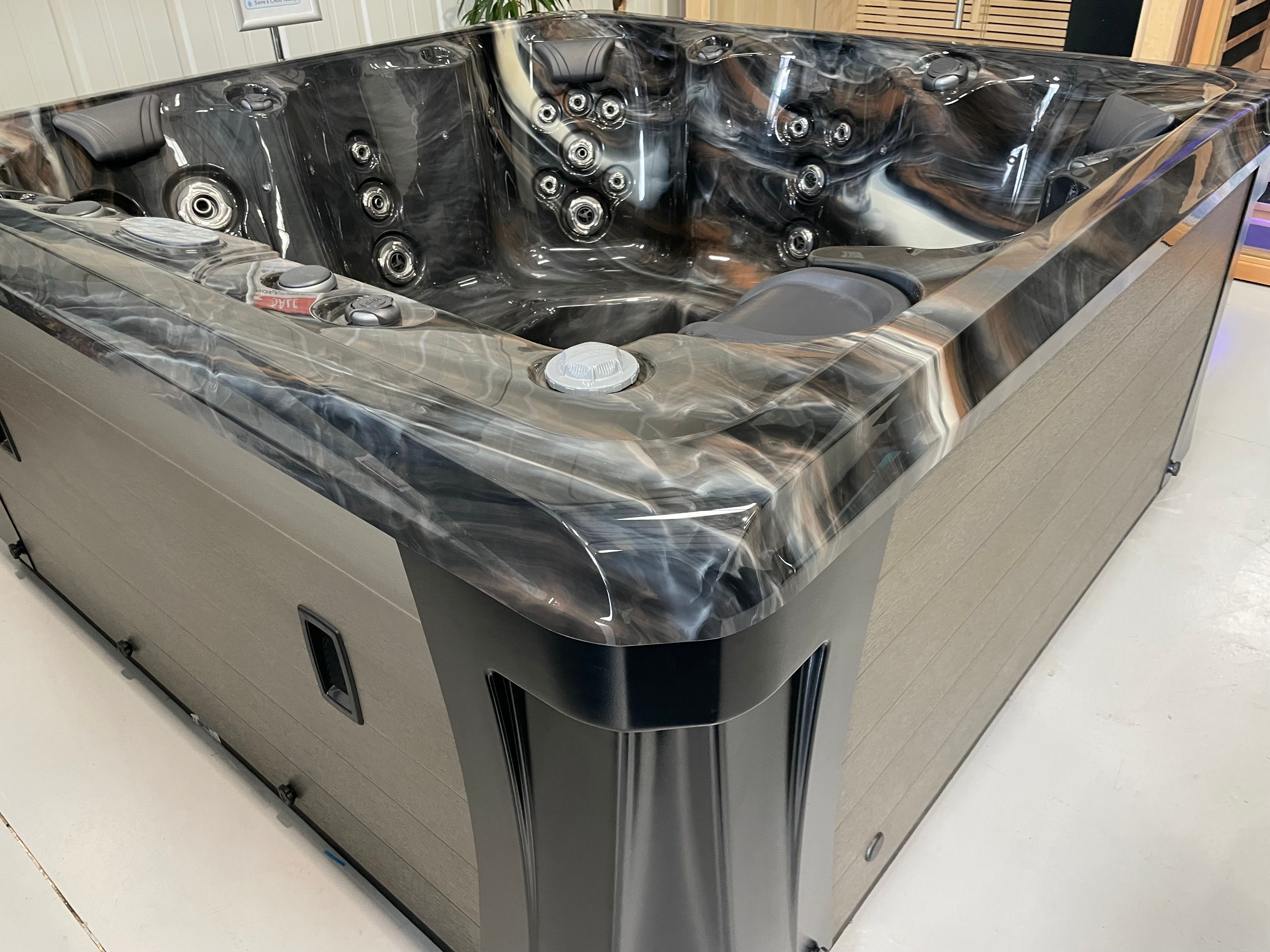 Marquis -  Hollywood Elite