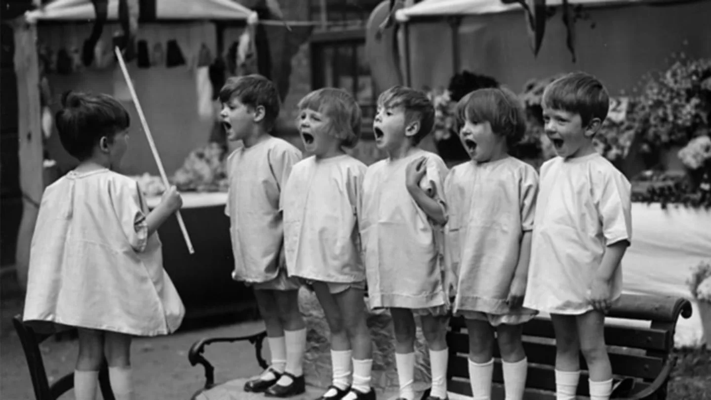 kids-from-1920s-66732bfbac972a4f405542a5e420bcc3.webp