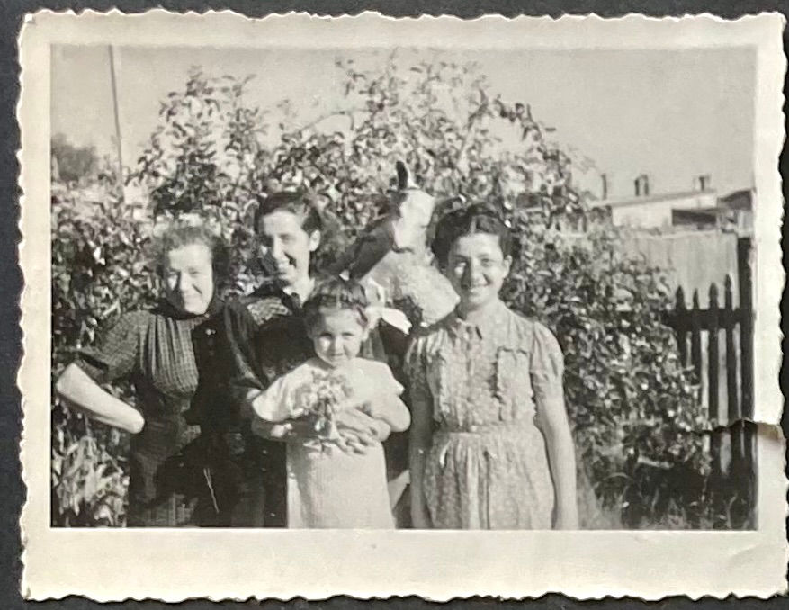 Tobcia Warsztacki (nee Faitlowicz), Marysia Kohn, Celina Kohn, Marysia Warsztacki, 1950