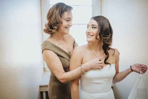 bride getting ready in new orleans wedding