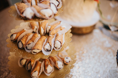 canolis for wedding cake