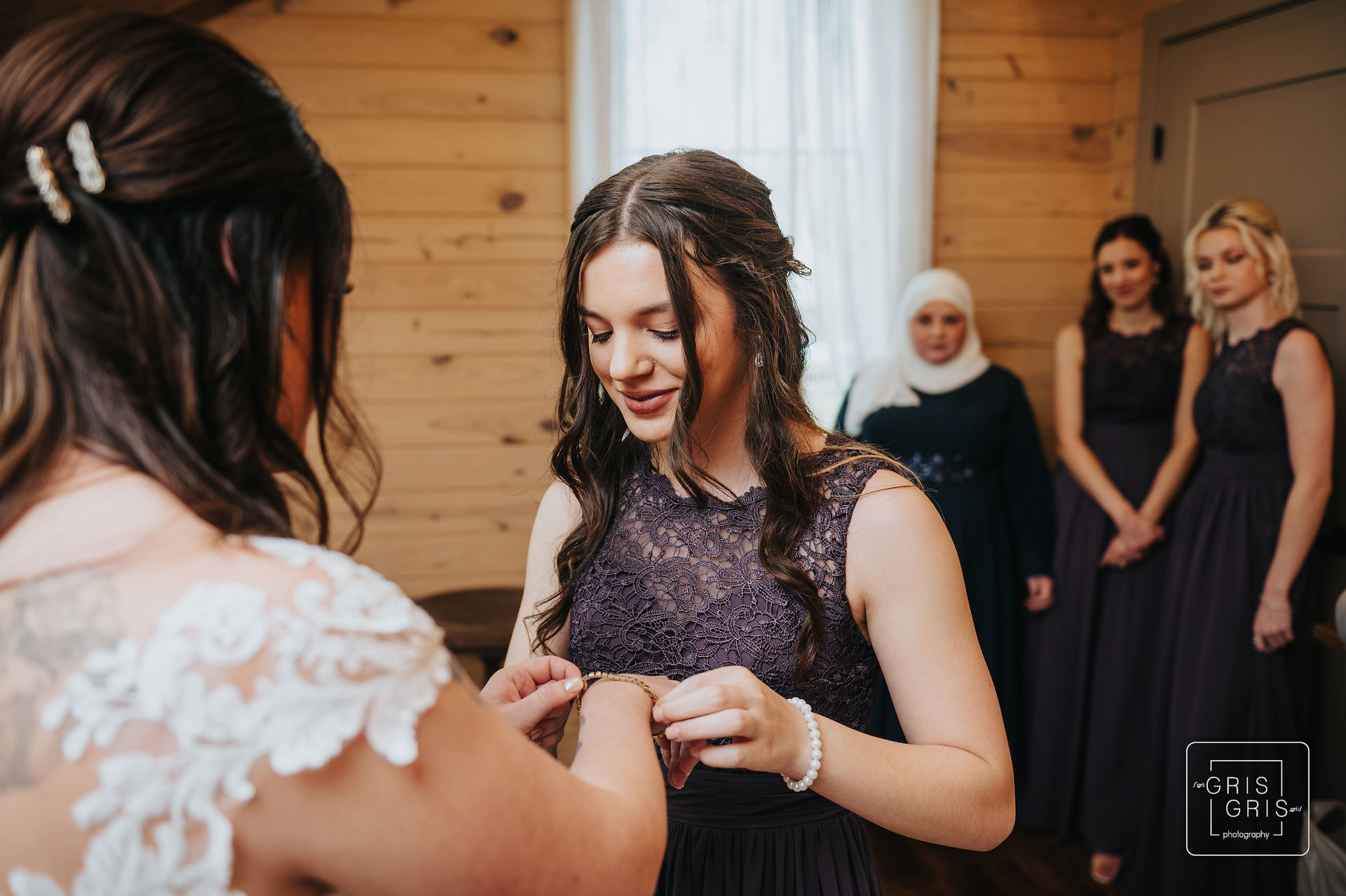 bridegetting ready at saidejane venue at pinewood country club