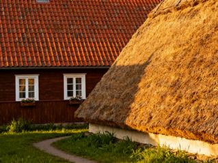 Reetdach vs. Ziegeldach – die wichtigsten Unterschiede
