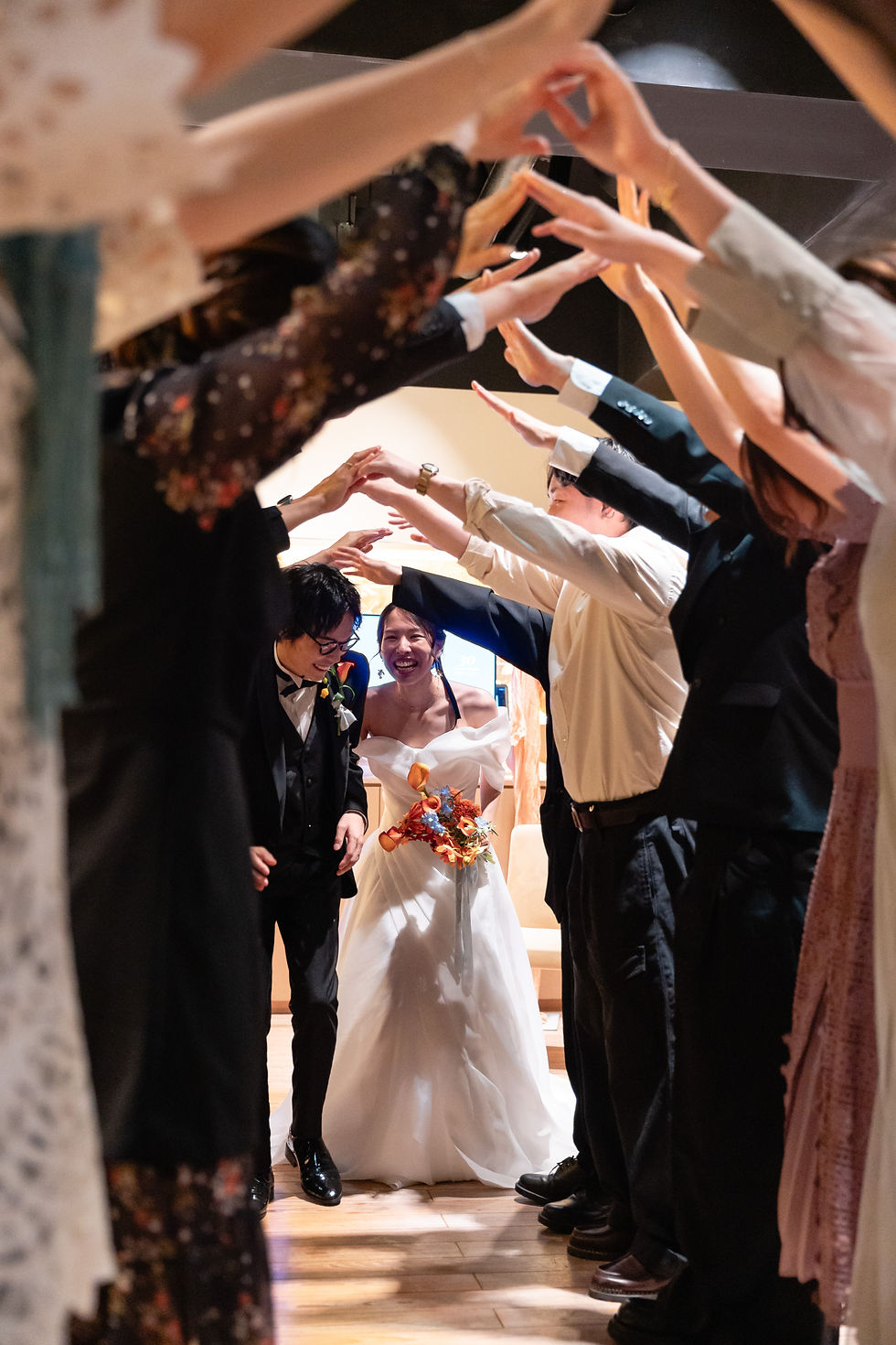 シェヨシでご友人と楽しむ新郎新婦
