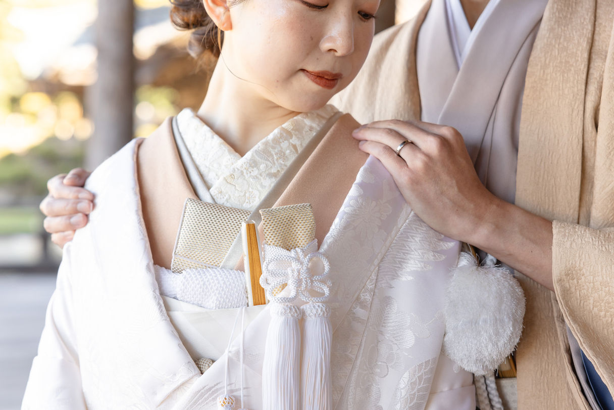 富山　前撮り　白無垢の花嫁　掛下にベージュの着物　刺繍襟