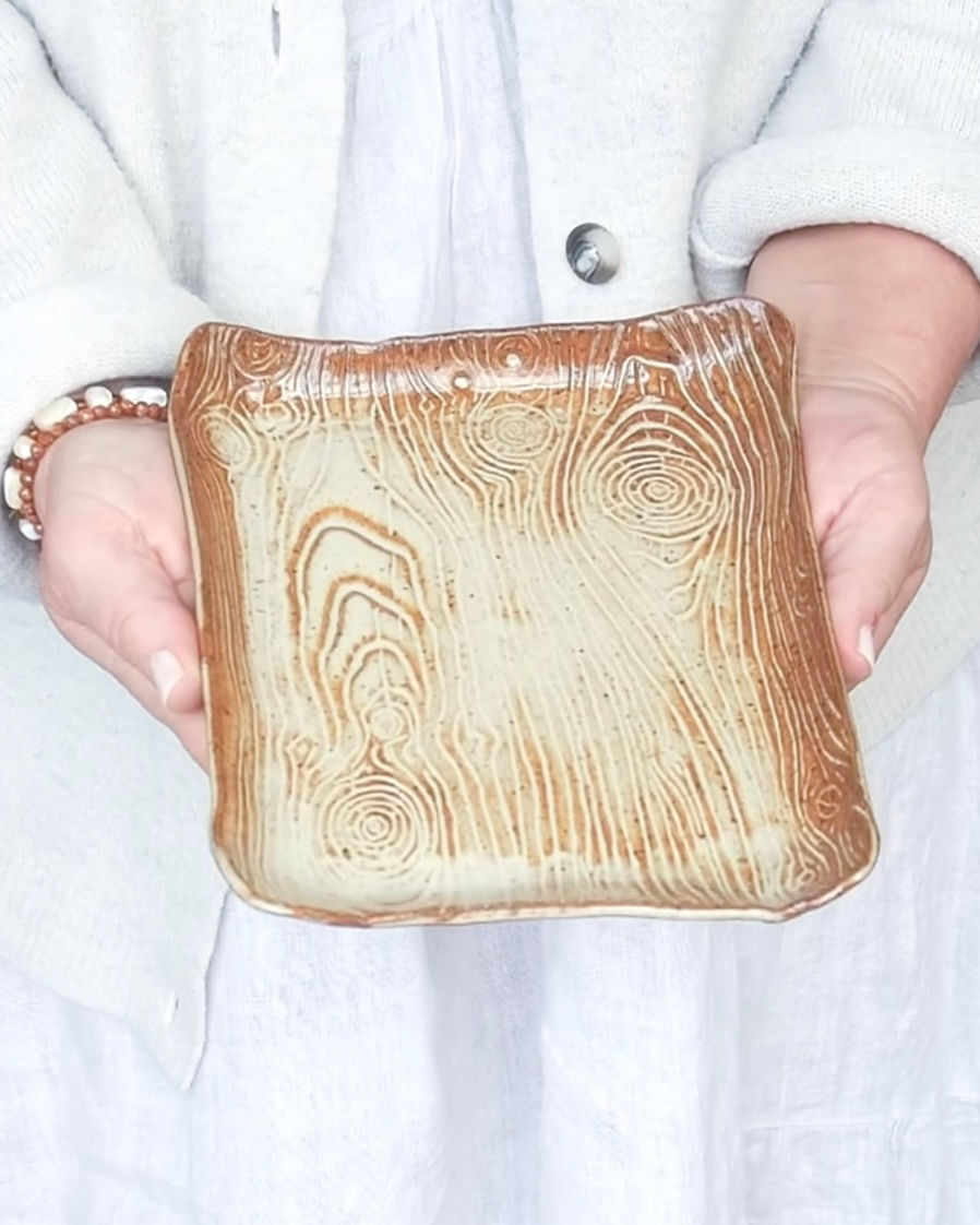 Thumbnail: Woodgrain Plate