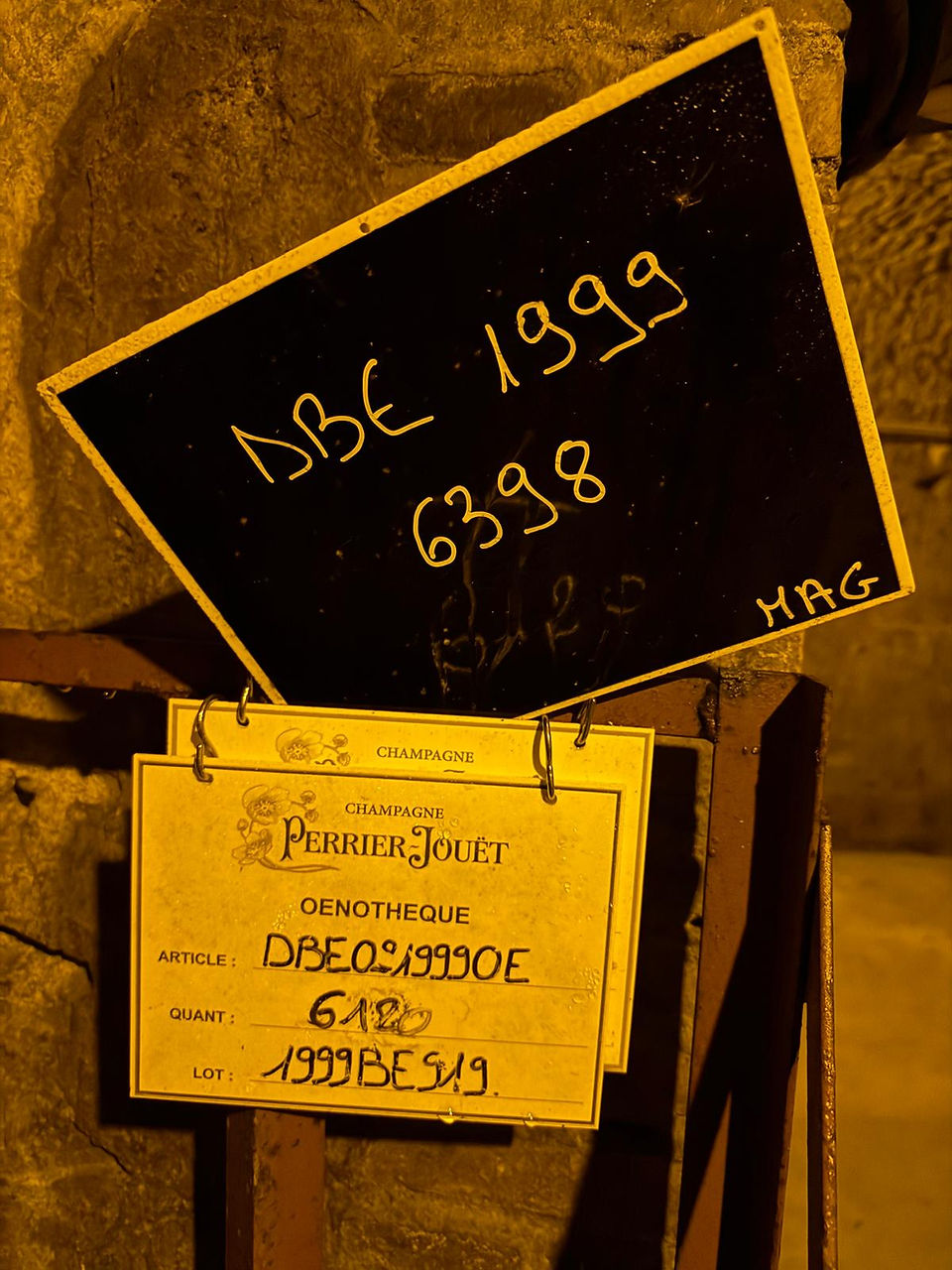 Archivní označení ročníků ve sklepě Perrier-Jouët