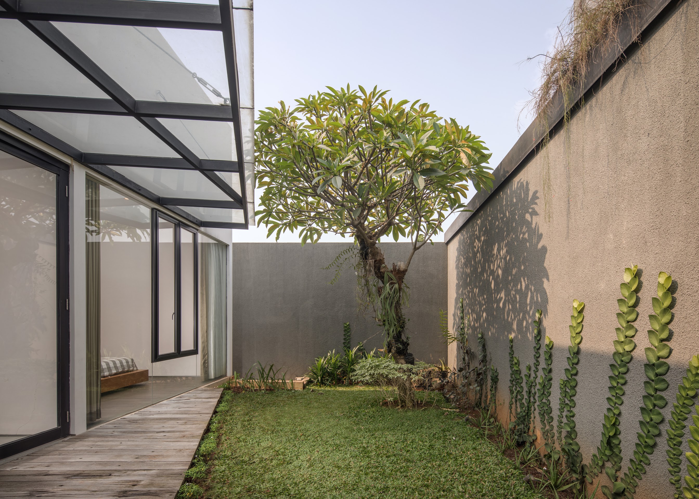 Mokie House minimalist modern