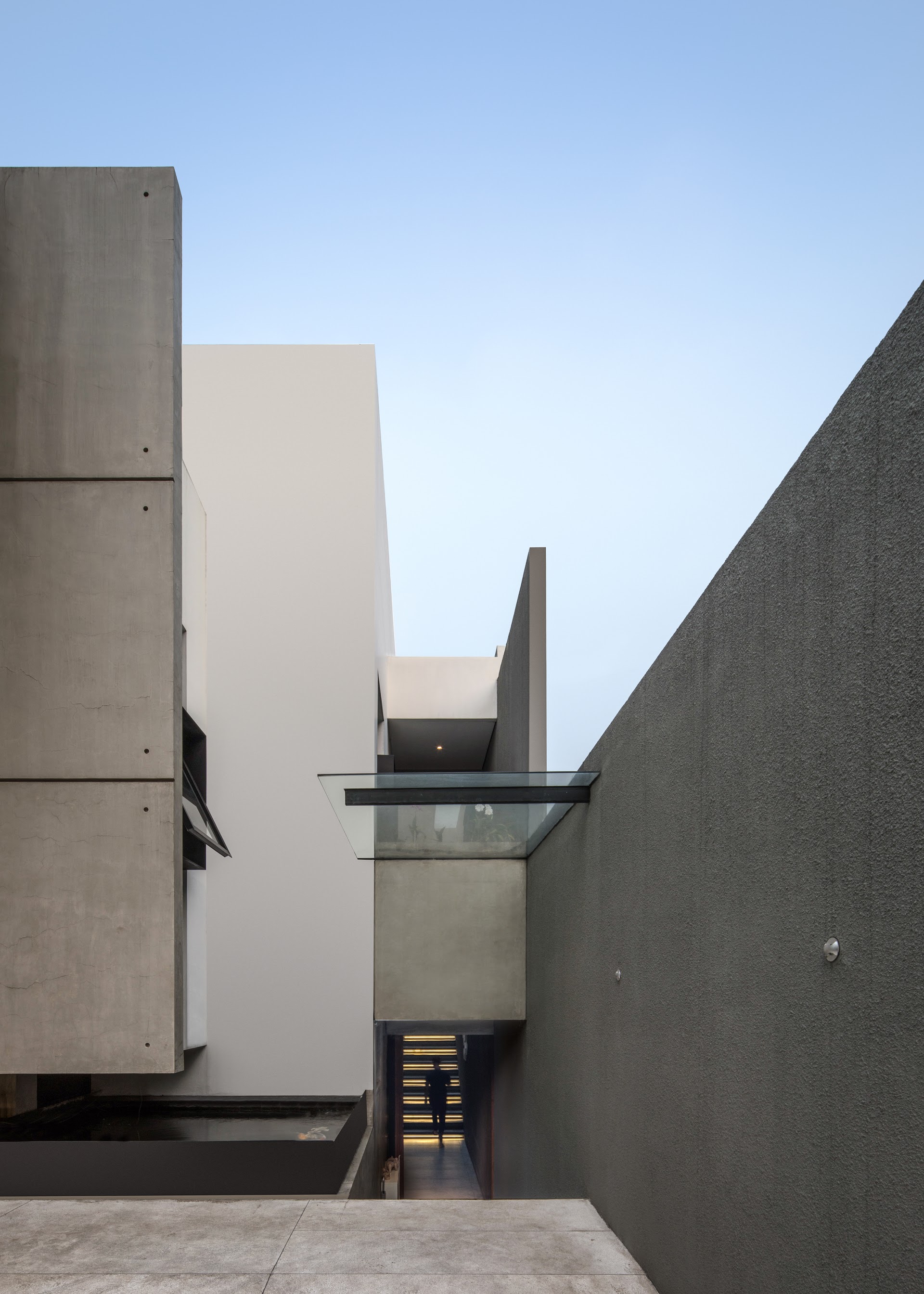 Mokie House minimalist modern