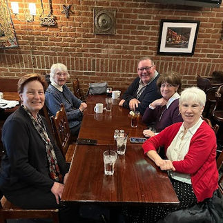 Elaine and Laverne Pearson, Rebecca Parker, Julie Cyrus and Sean Michael Jackman enjoy some lunch before the Dueling Pianos show.