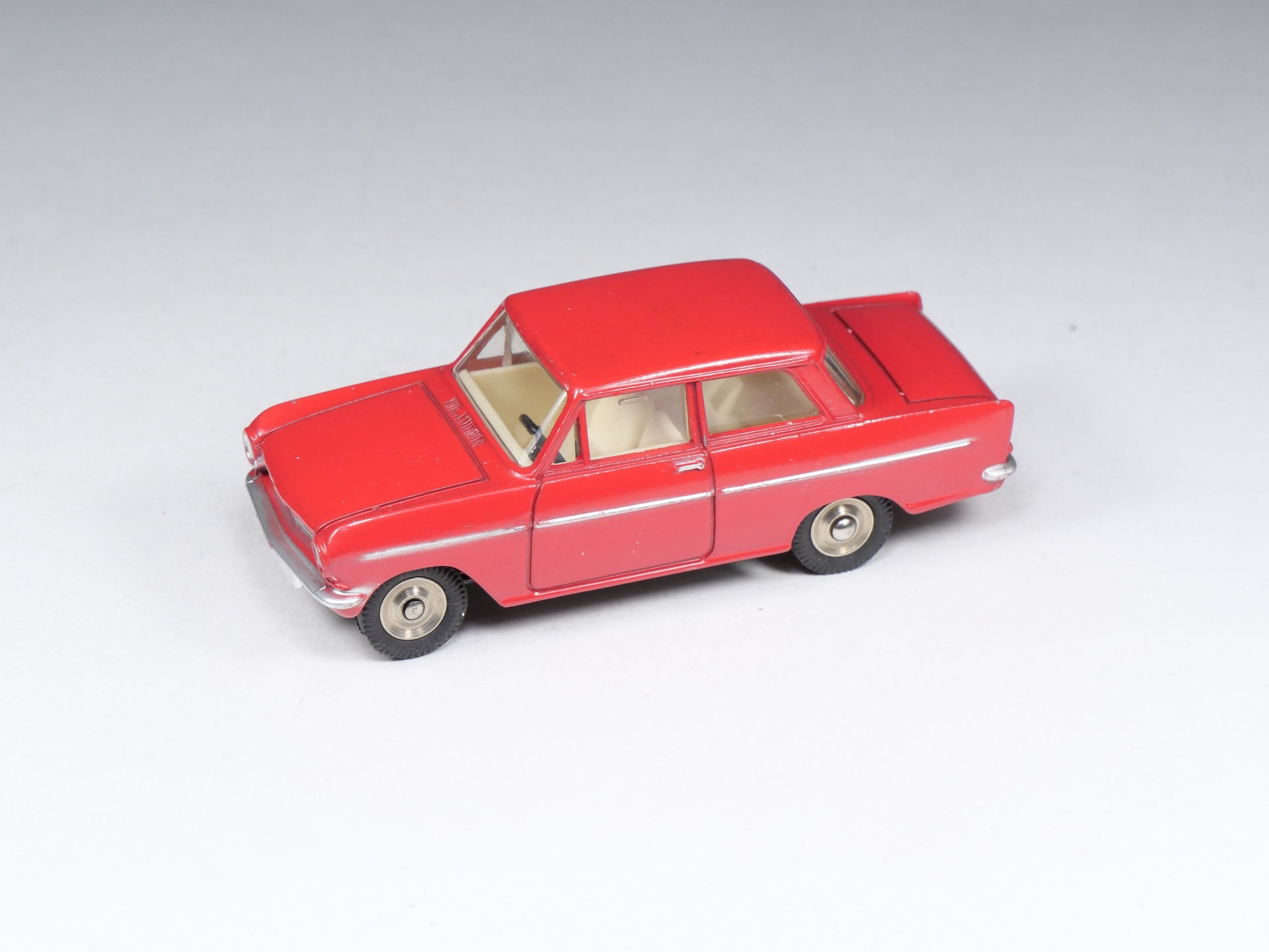 DINKY TOYS FRANCE - 540 - Opel Kadett - Framboise - 1/43