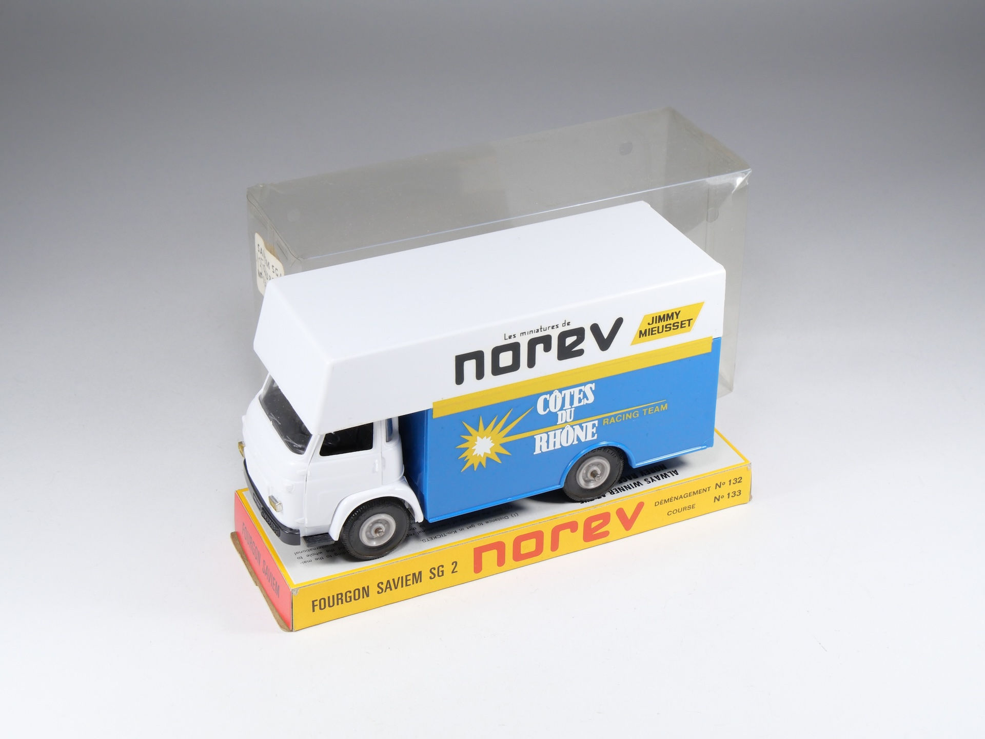 NOREV - 133 - Saviem SG4 Fourgon Course - Cotes du Rhone - En boite