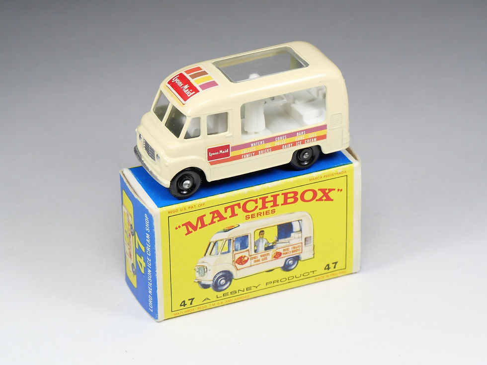MATCHBOX - 47-B - Commer Ice Cream Shop Van - Cream With Stripes - En boite