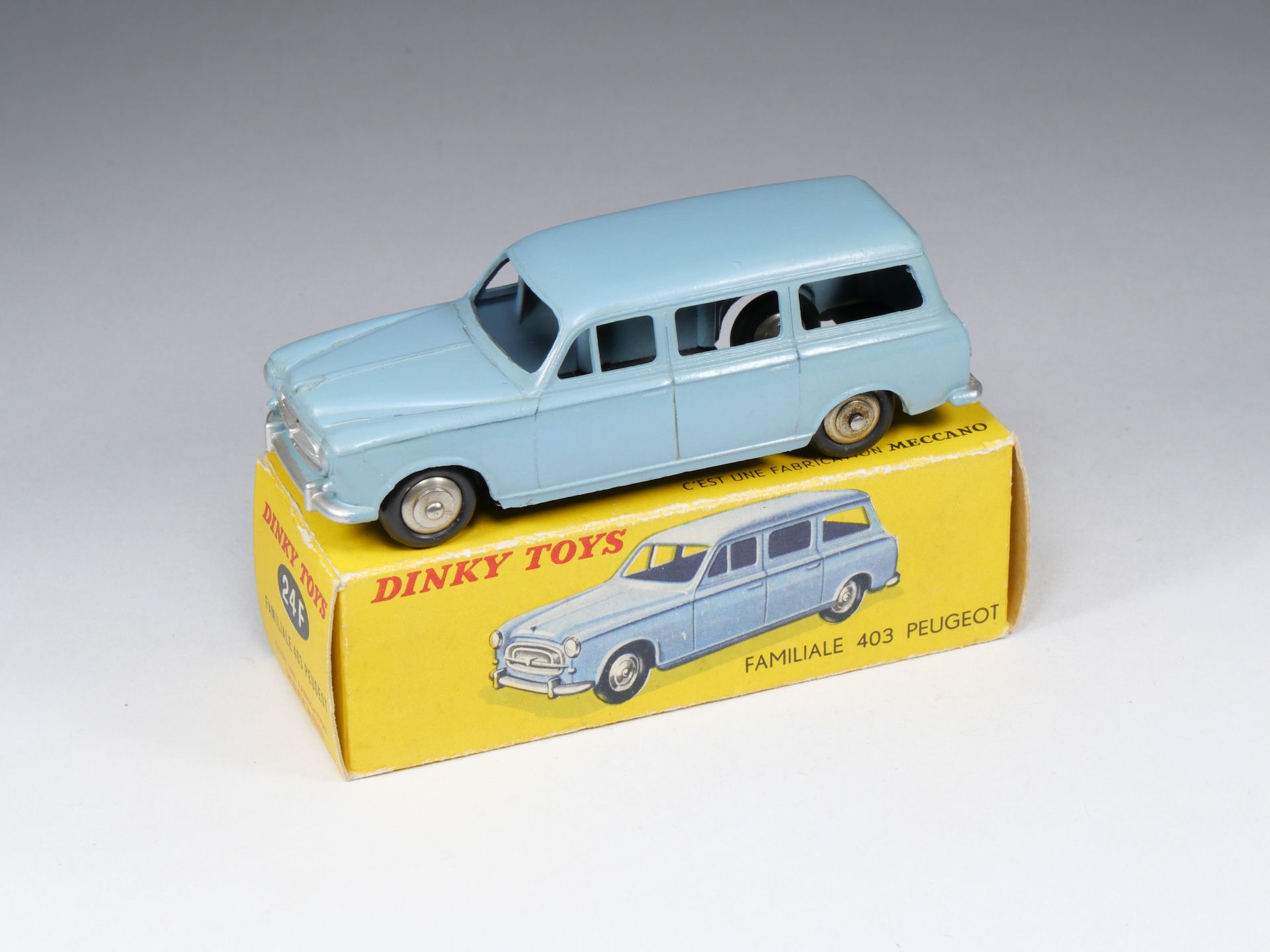 DINKY TOYS FRANCE - 24F - Familiale 403 Peugeot - En boite