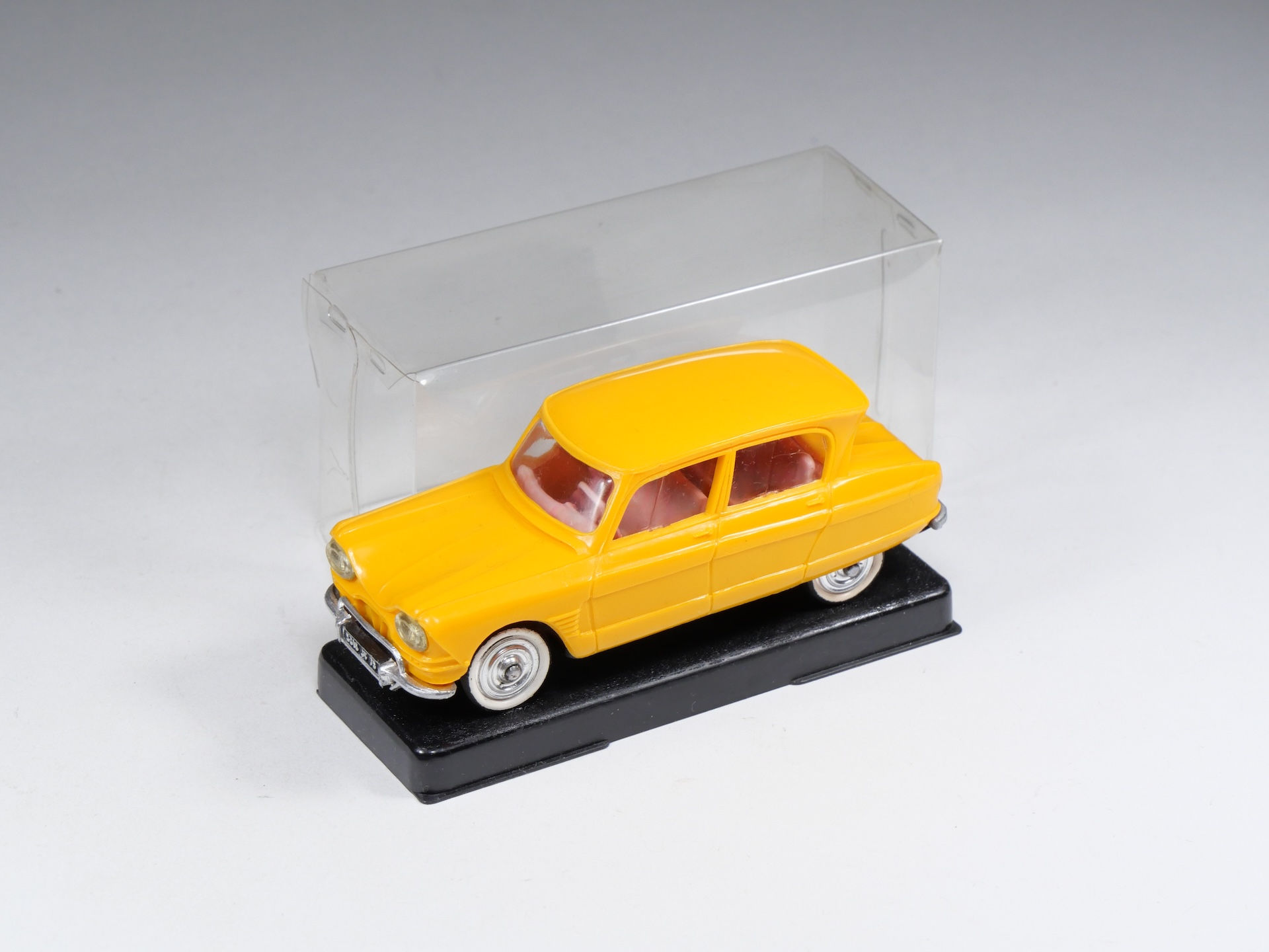 NOREV - 54 - Citroen Ami 6 - Jaune D’or - En boite