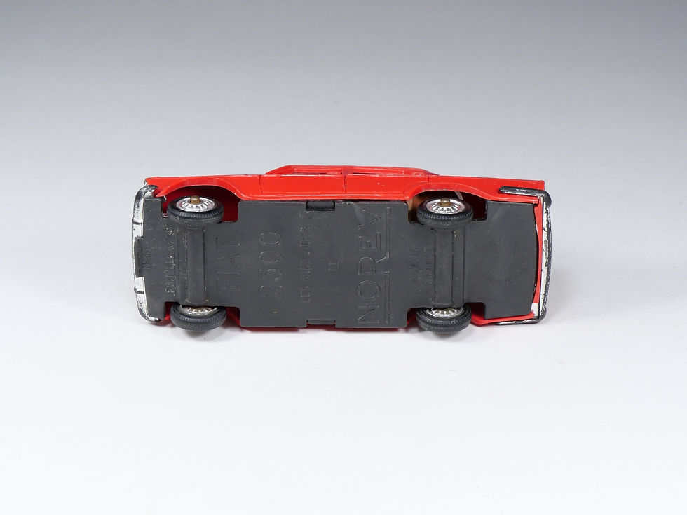 Thumbnail: NOREV - 38 - Fiat 2300 - Rouge - 1/43