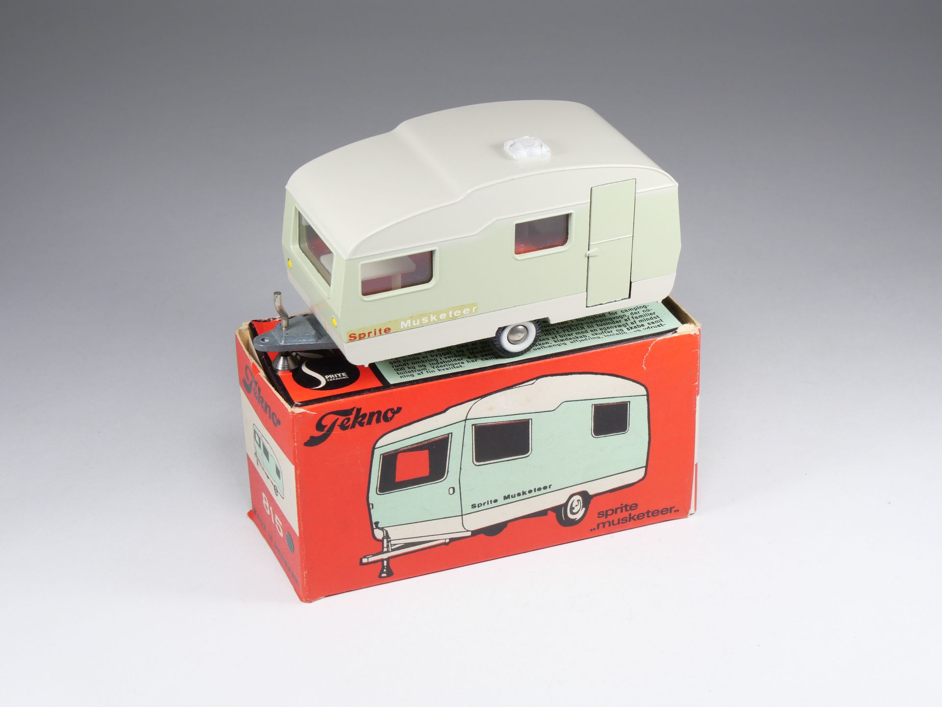TEKNO - 815 - Sprite Musketeer Caravan - Vert Amande et Crème - En boite