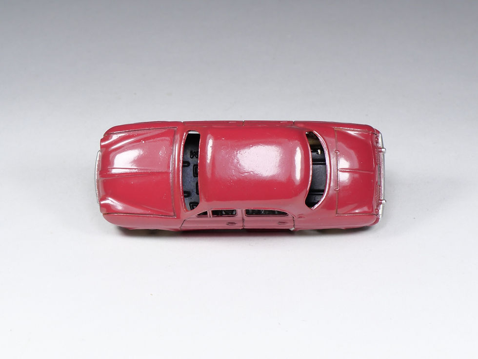 Thumbnail: DINKY TOYS FRANCE - 524  - Renault Dauphine - Framboise - 1/43