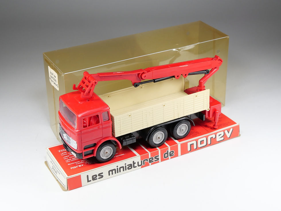 NOREV - 199 - Grue sur Mercedes LP 2223 - En boite