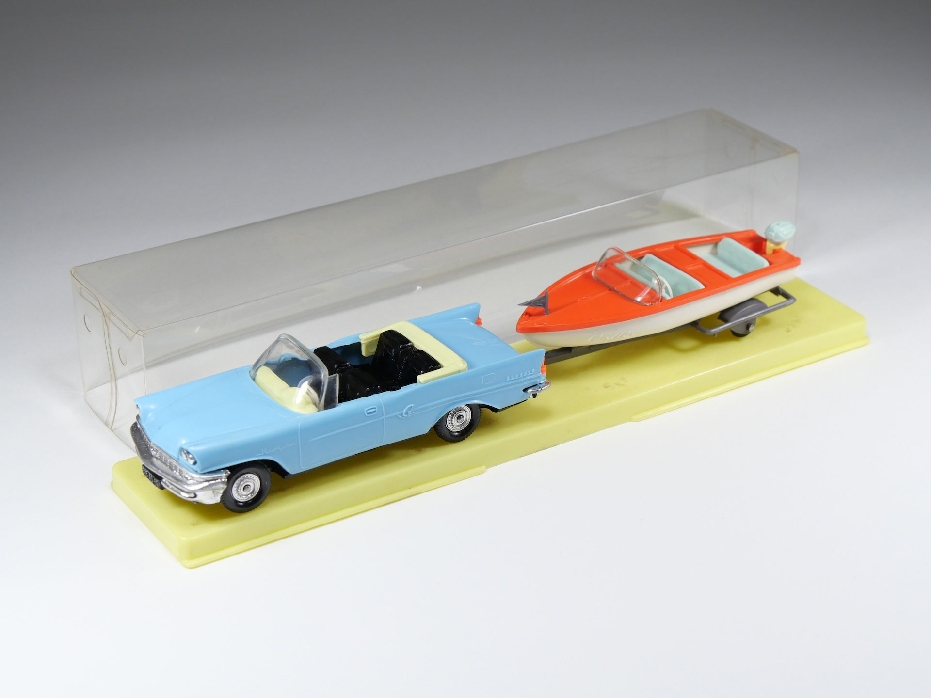 NOREV - 92 - Chrysler New Yorker Et Dinghy Rocca - Bleu clair - En boite