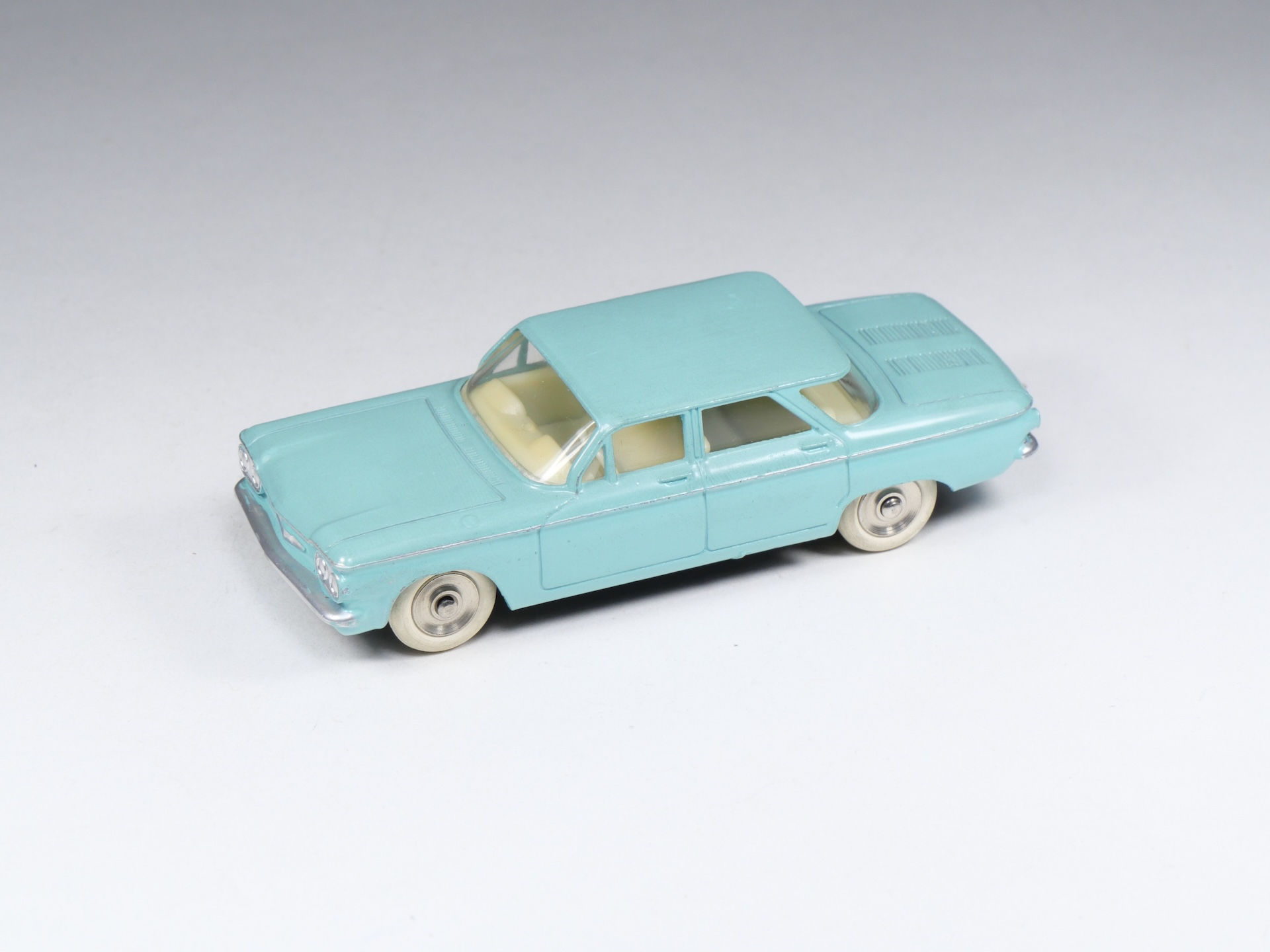 DINKY TOYS FRANCE - 552 - Chevrolet Corvair - 1/43
