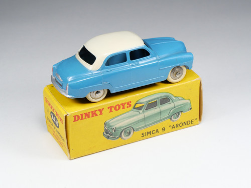 Miniature Simca 9 Aronde Dinky Toys 24U Made in France Miniature Simca 9 Aronde Dinky Toys 24U Made in France