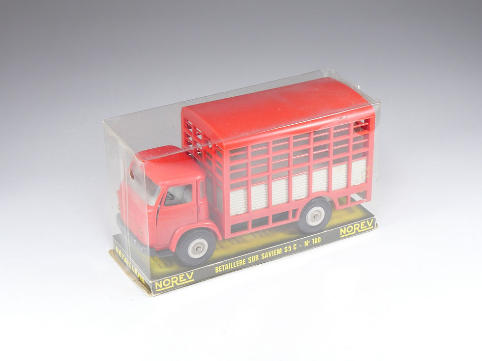 Miniatura: NOREV - 100 - Saviem SG4 Bétaillère - Rouge et gris - En boite