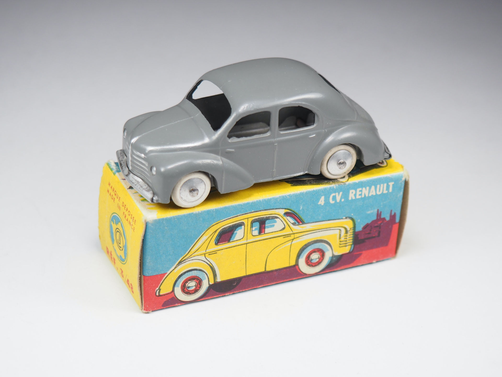 CIJ - 3/48 - RENAULT 4CV - 1/43