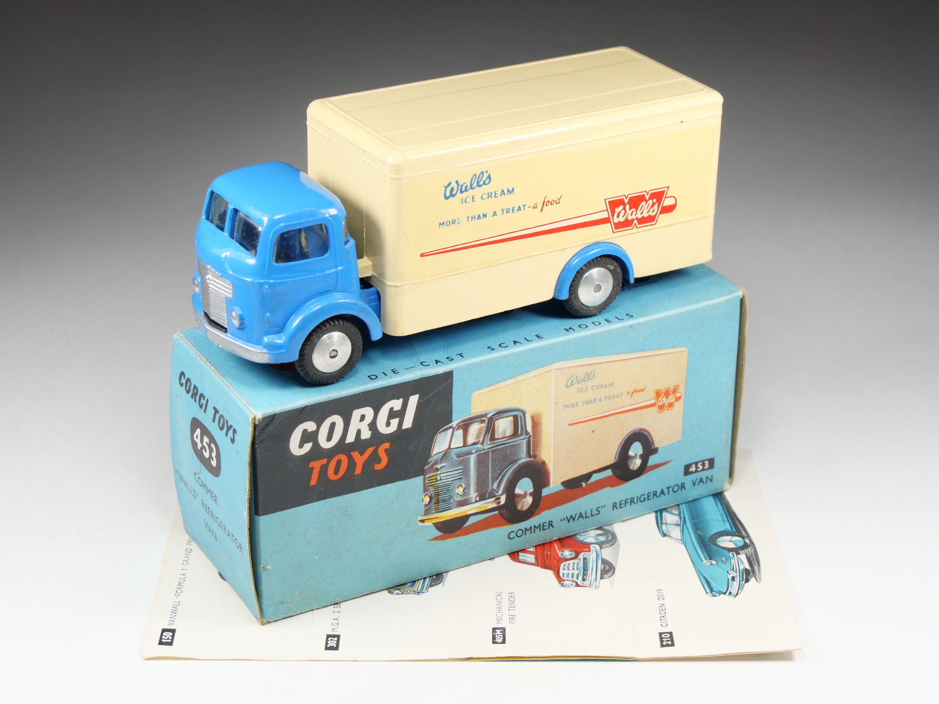 CORGI - 453 - Commer « Walls » Refrigerator Van - En boite