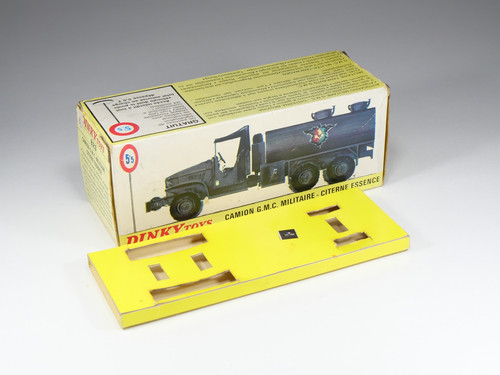 Dinky Toys F n° 823 camion GMC militaire Citerne essence jamais joué en Dinky Toys F n° 823 camion GMC militaire Citerne essence jamais joué en