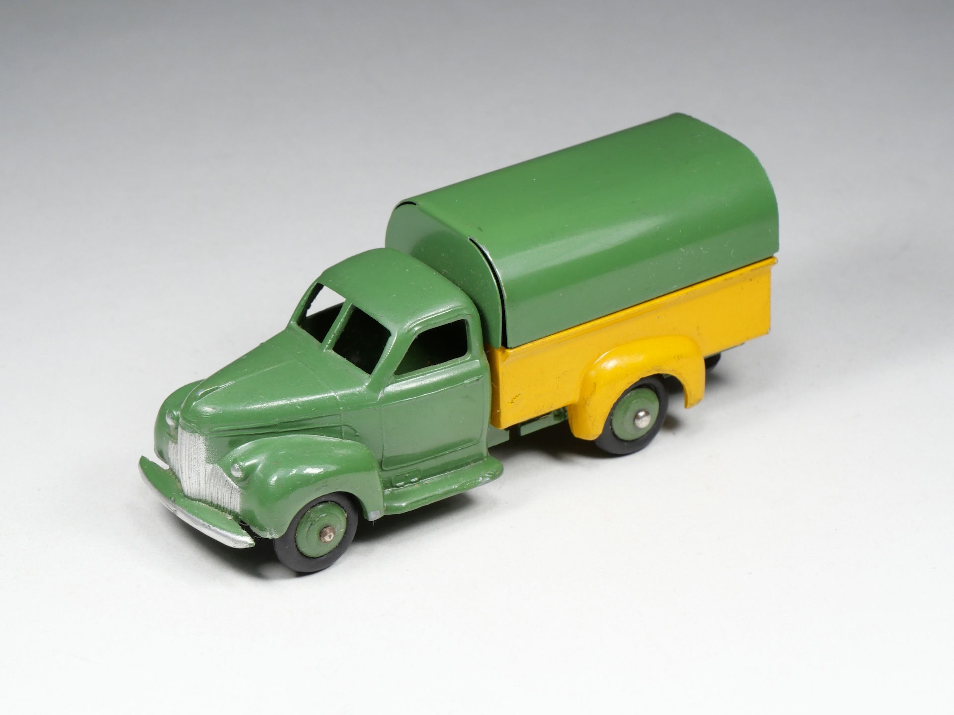 DINKY TOYS FRANCE - 25Q - Studebaker Baché - 1/43