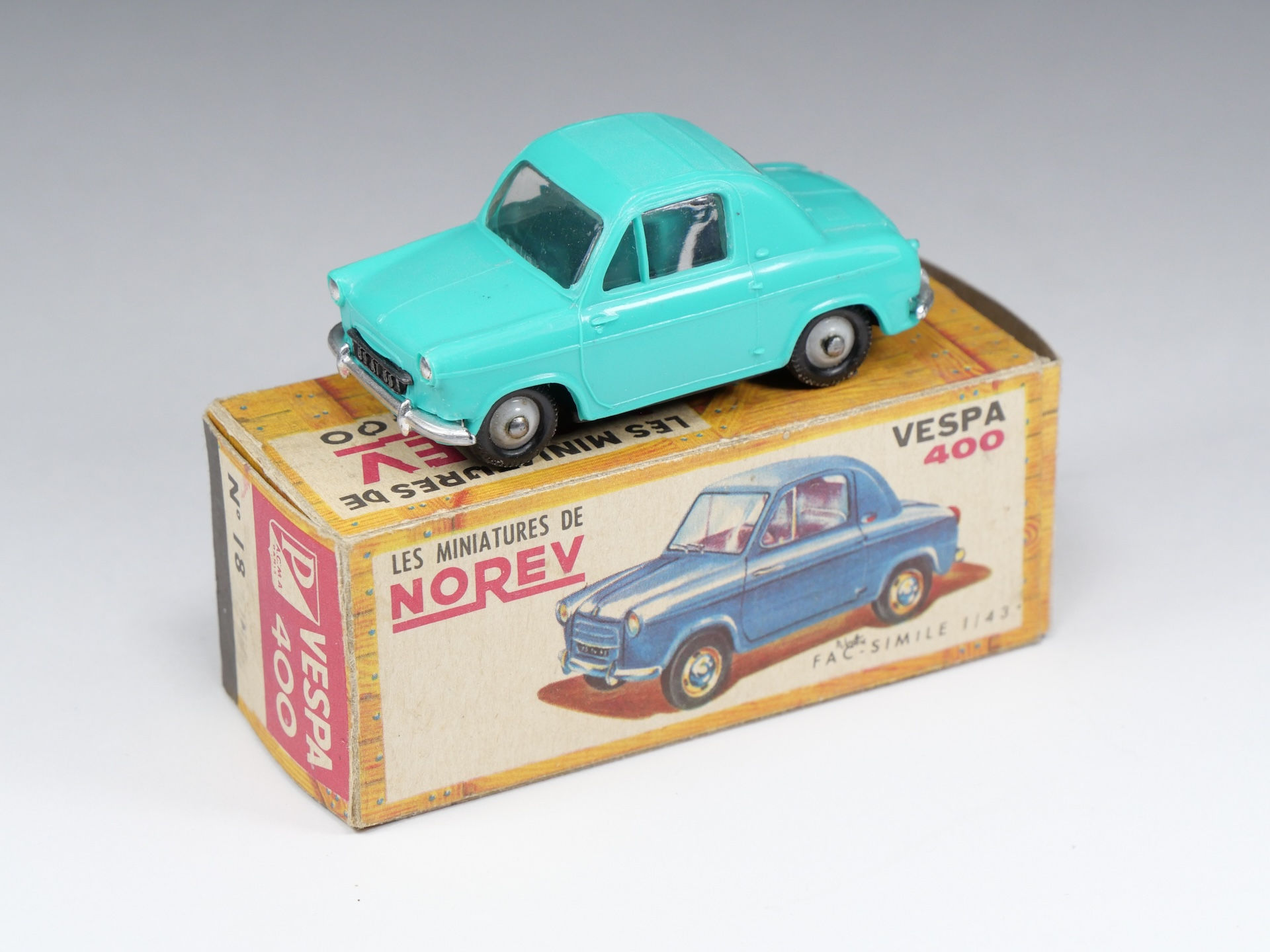 NOREV - 18 - Vespa 400 - Turquoise - En boite
