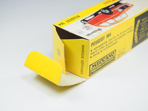 DINKY TOYS FRANCE - 1428 - PEUGEOT 304 - 1/43 | BRICABOCK