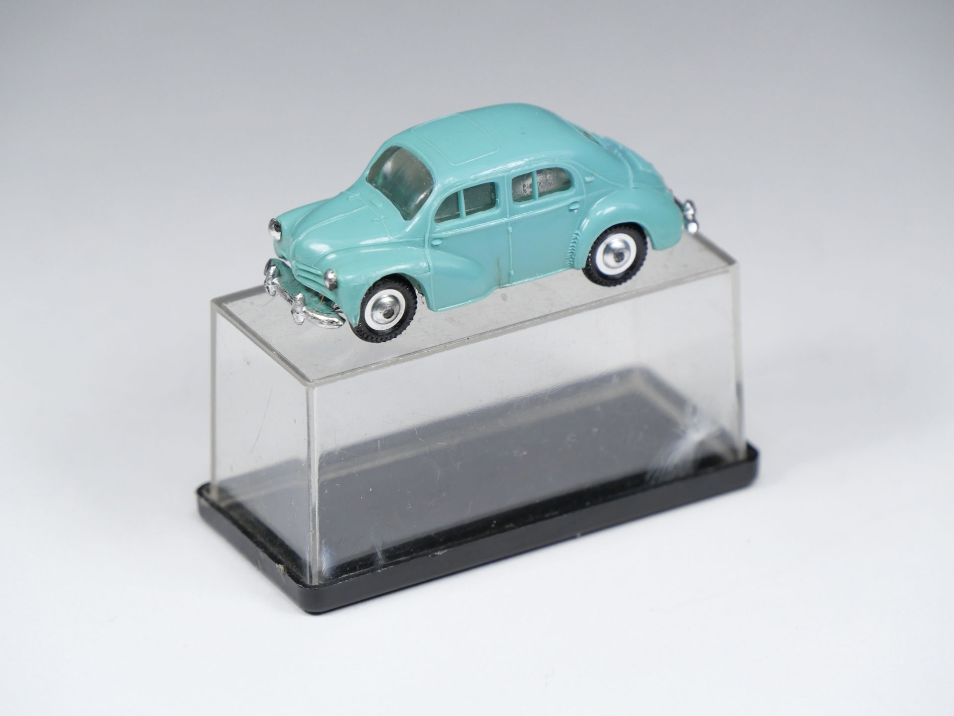 NOREV - 1/86 - Microminiatures - 507 - Renault 4cv - En boite