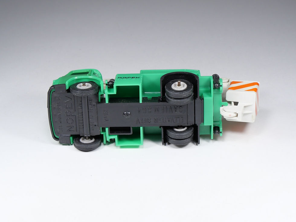 Thumbnail: NOREV - 131 - Saviem SG4 / SM élévateur Sifev - Vert - En boite