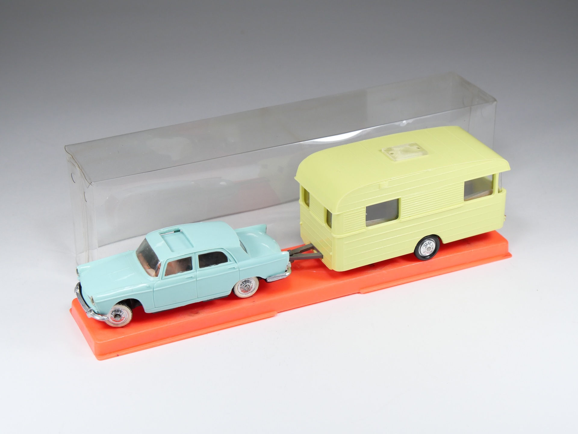 NOREV - 93 - Peugeot 404 Avec Caravane Digue - Bleu ciel - En boite